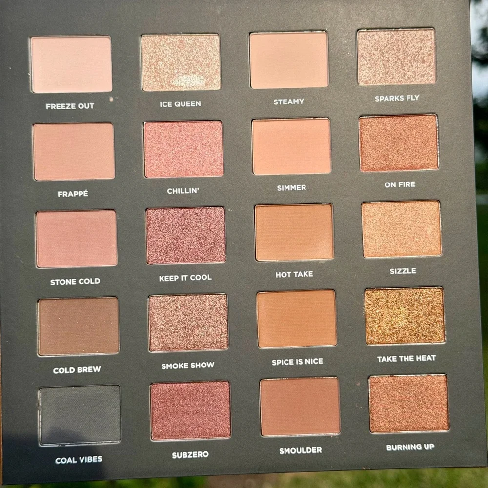 ICONIC LONDON Hotting Up Eyeshadow Palette